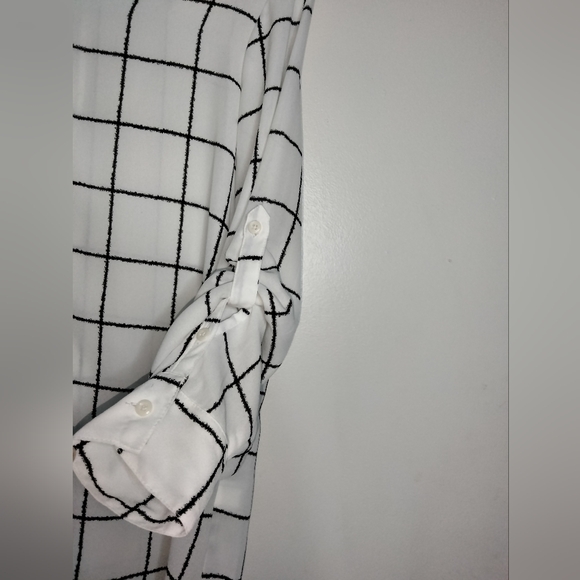 Apt. 9 (Size M) Black & White Grid Pattern Button Front Roll Tab Sleeves Blouse - Picture 6 of 11